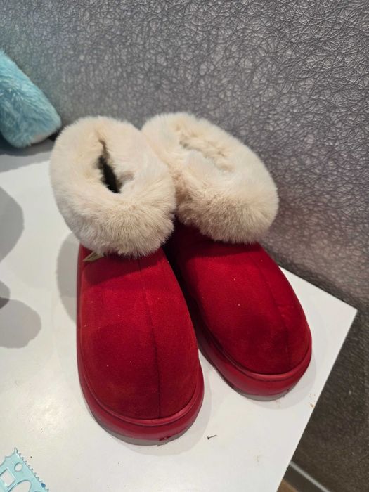 Взуття зима,уги червоні
