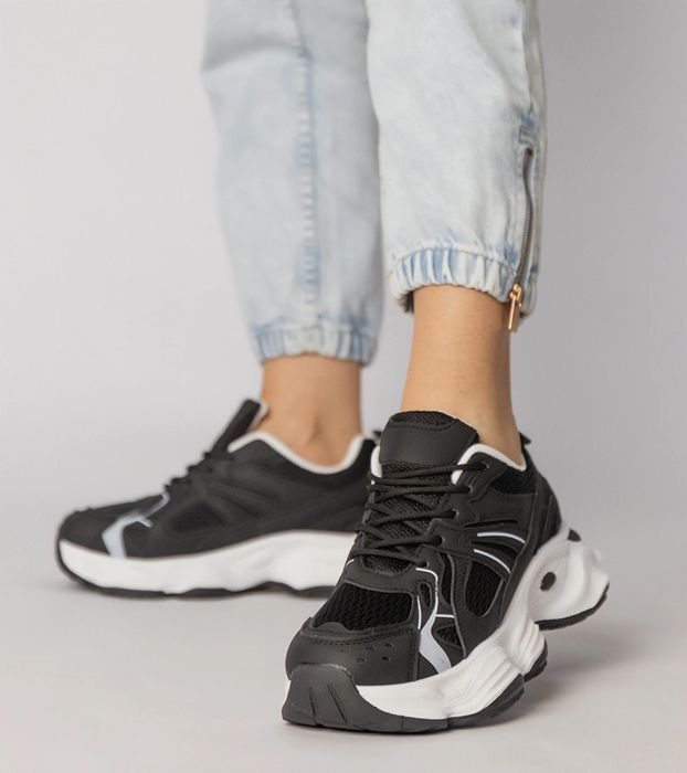 Czarne sneakersy sportowe na masywnej podeszwie Klarris