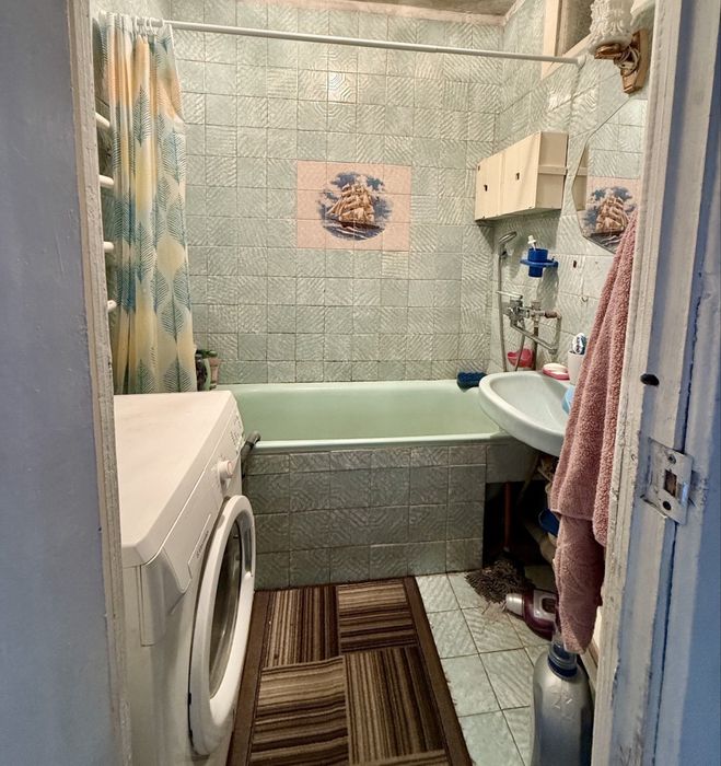 Оренда кімнати вул. Золота , 23 ! Центр , вільна і готова до заселення