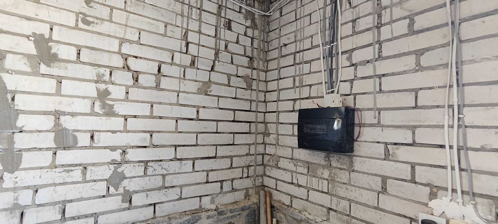 Продам нову половину будинку.Три роздільні кімнати.Два санвузли.Гараж