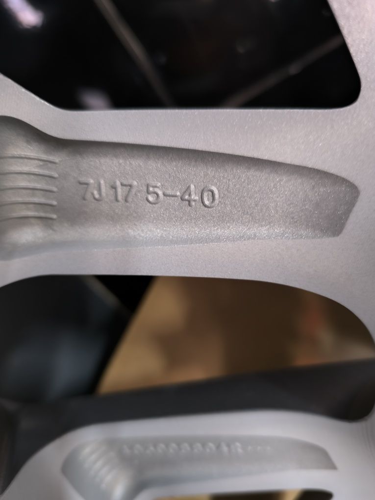 Felgi aluminiowe Nowe 17" 5x114.3 Renault Suzuki Toyota