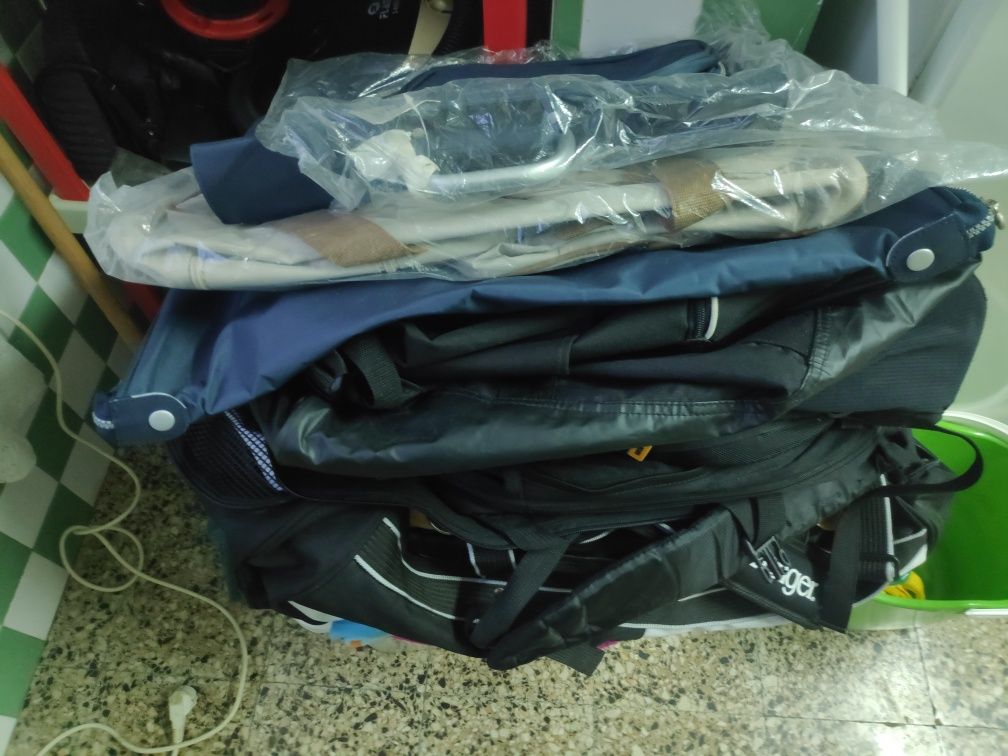 Sortido de material para venda em Feira.