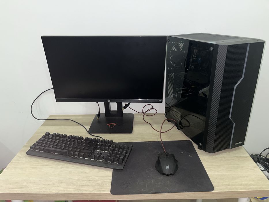 Pc gaming, monitor teclado rato e tapede de rato