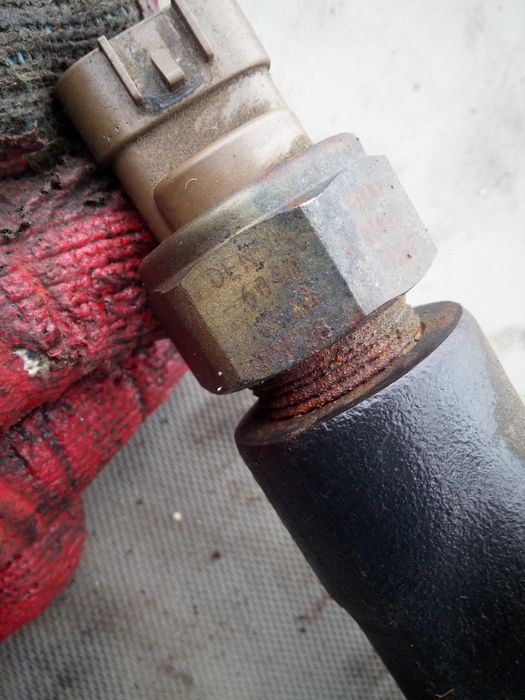 TOYOTA RAV4 II 00-05 2,0 d-4d listwa wtryskowa