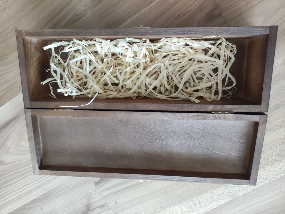 Drewniana skrzynka na wino