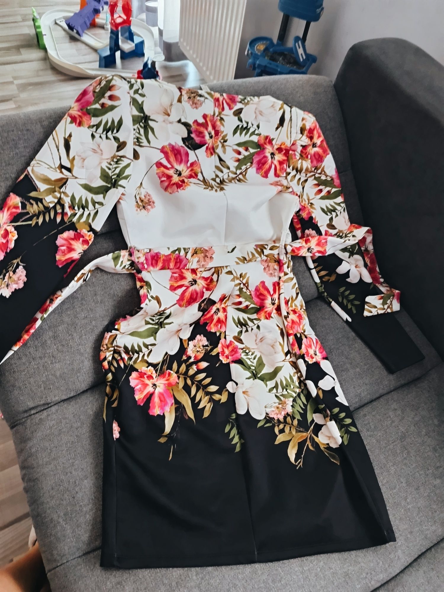 Sukienka kwiaty body flirt 40/42