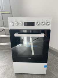 Kuchnia elektryczna nowa Beko model FSM57300GW