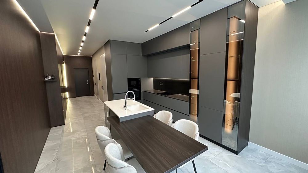 Продаж дизайнерської 2 км квартири в елітному ЖК Парус