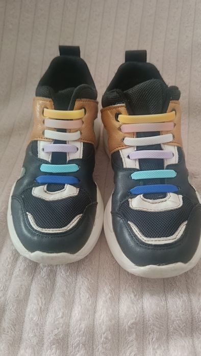 114. Lekkie adidasy dla dziewczynki