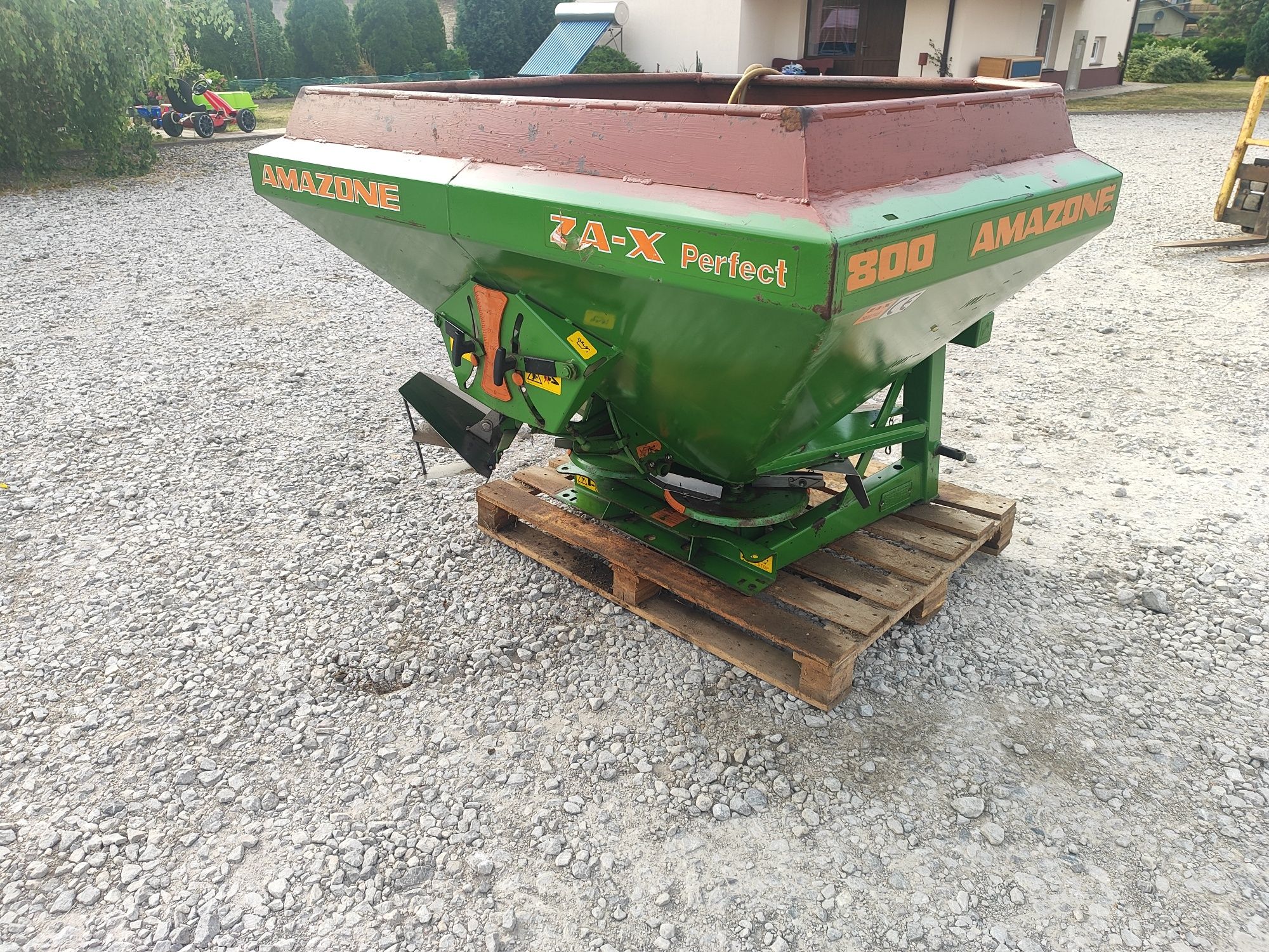 Rozsiewacz do nawozu Amazone ZA-X Perfect 800