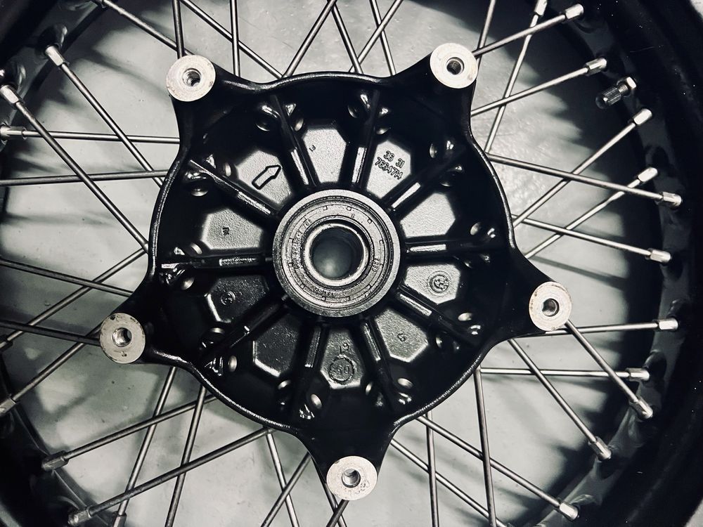 Pneus & Jantes BMW Raios R NineT, R 1200 R, …// R 17x5,5 & 17x3,5 FR