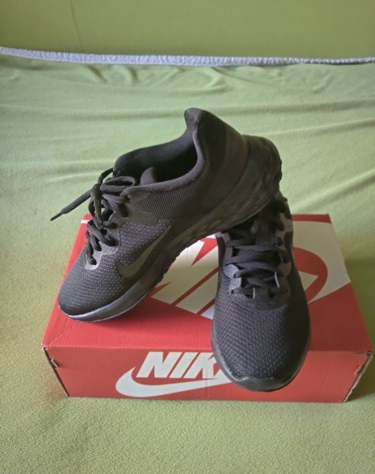 Buty Nike Revolution 6 rozmiar 38,5 wkladka 24,5cm