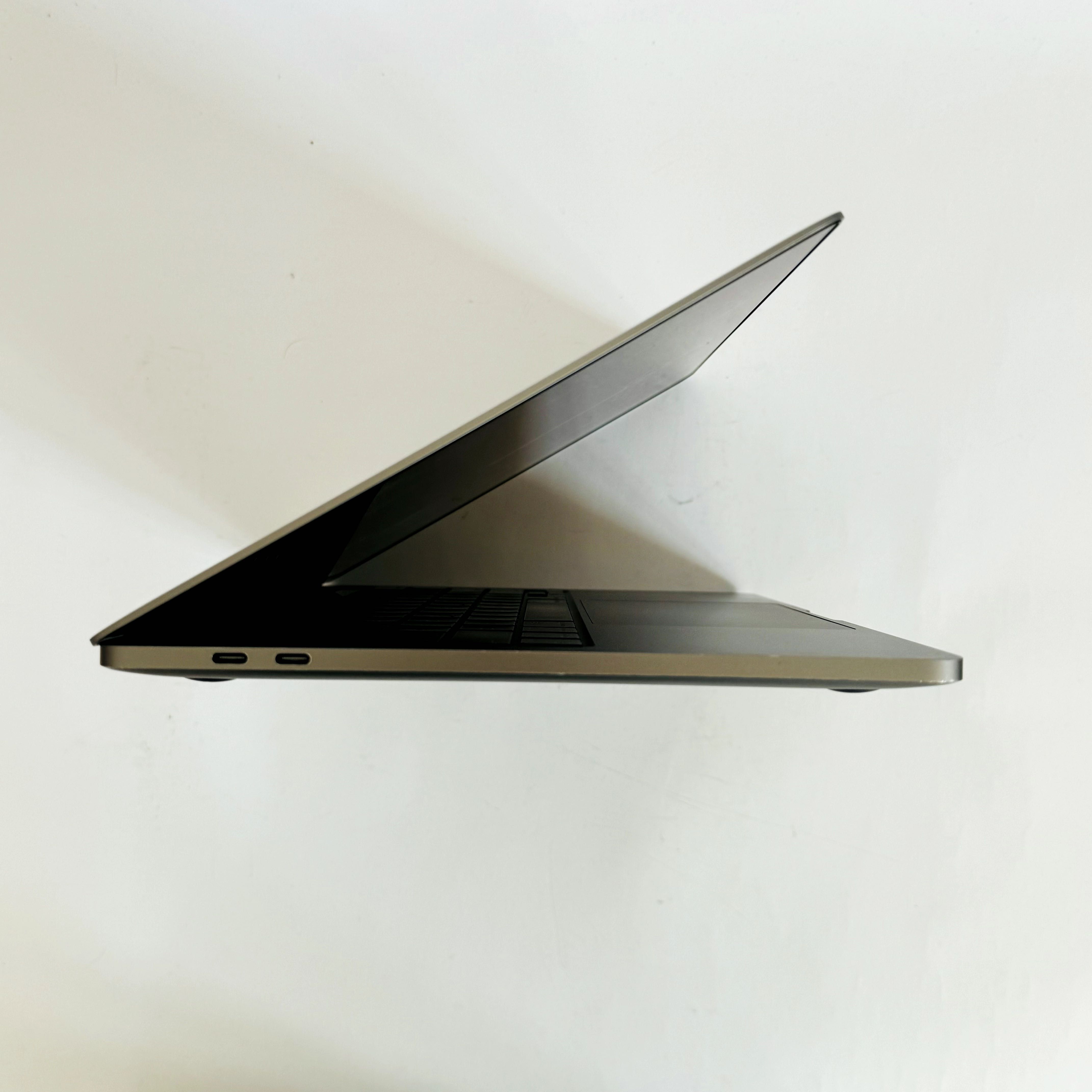 MacBook Pro 13" 2022 M2 Space Gray 8GB 256GB SSD