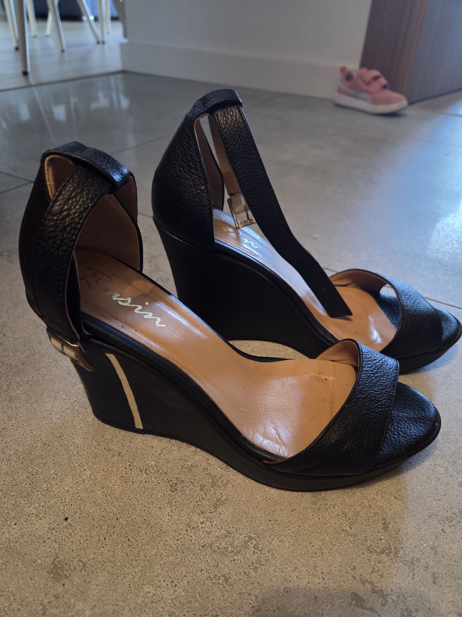 Buty na koturnie