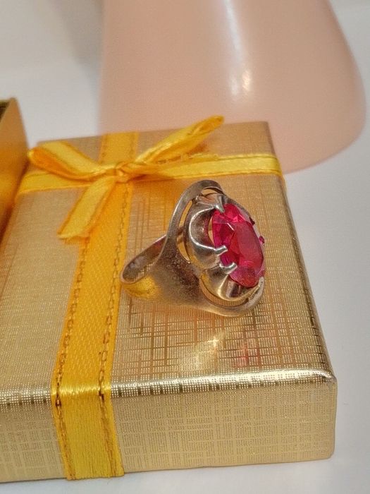 Złota landrynka z czasów PRL-u