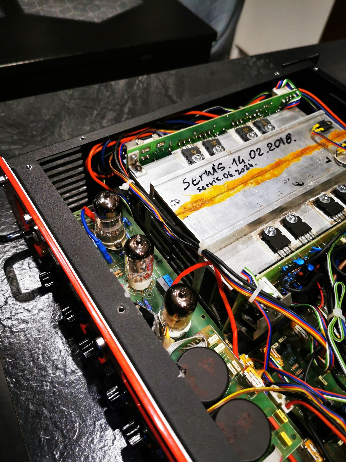 HandBox Red Fighter wzmacniacz basowy