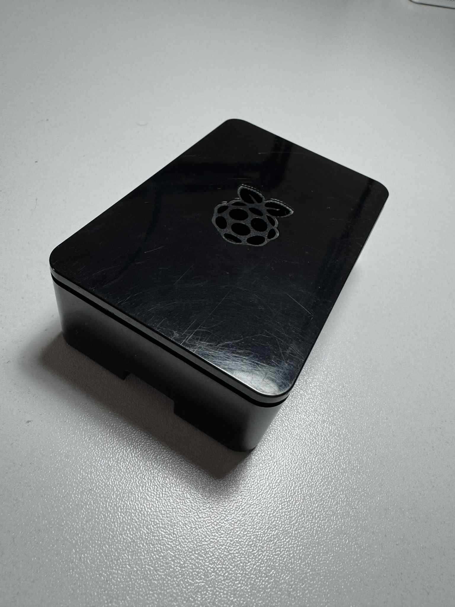 Raspberry Pi 3B + WIFI mikrokomputer z obudową (plus radiatory)