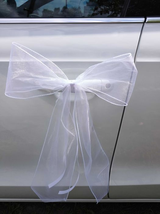 Kokardy na auto ślubne z organzy obszywanej x4 białe