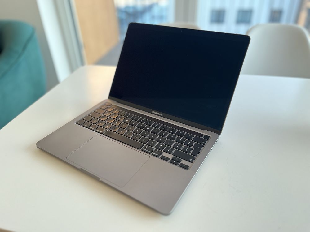 MacBook 13 Pro A2251 16GB 1TB + hub satechi