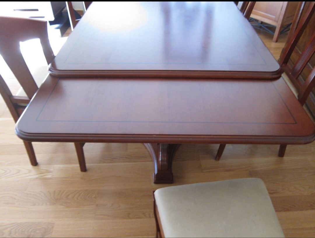 Mesa extensível em Cerejeira com 6 Cadeiras