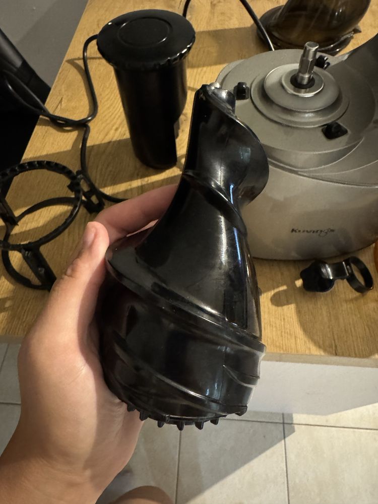 Wyciskarka wolnoobrotowa Kuvings B6000 Plus Srebrny