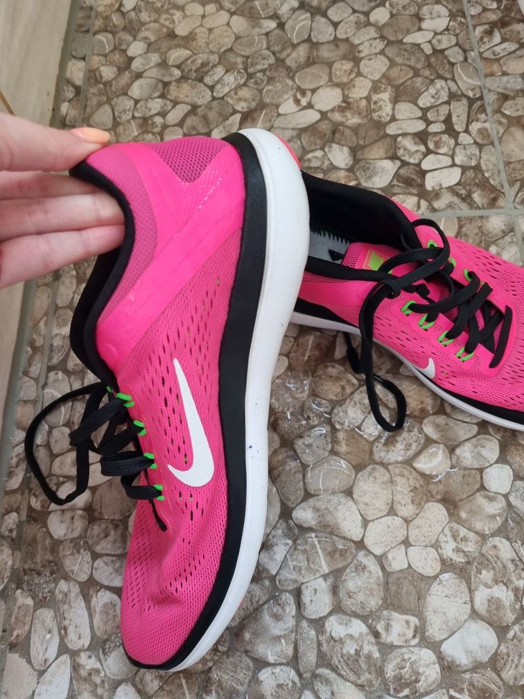 Buty Nike 38,5 biegowe na trening różowe 38 adidasy fitness