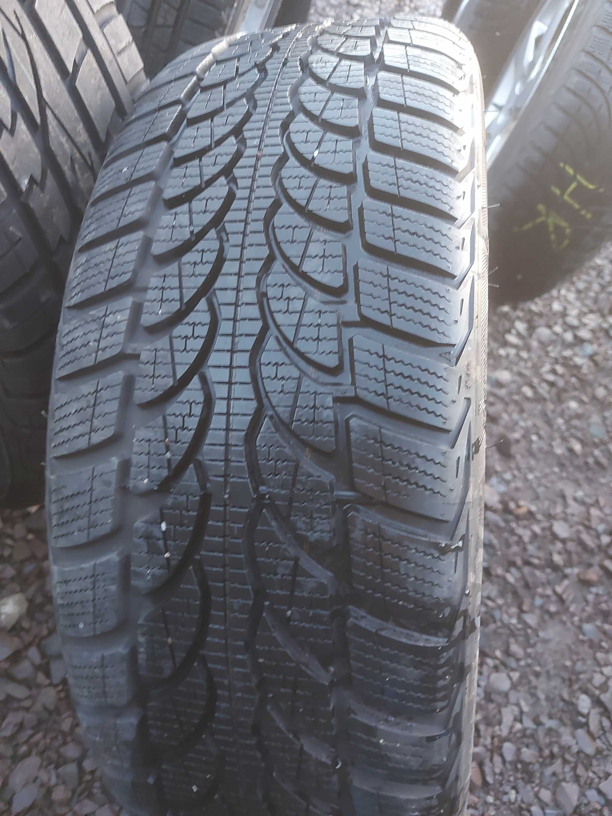 Opony zimowe Bridgestone Blizzak LM-32 215/45R20 95V Kpl.