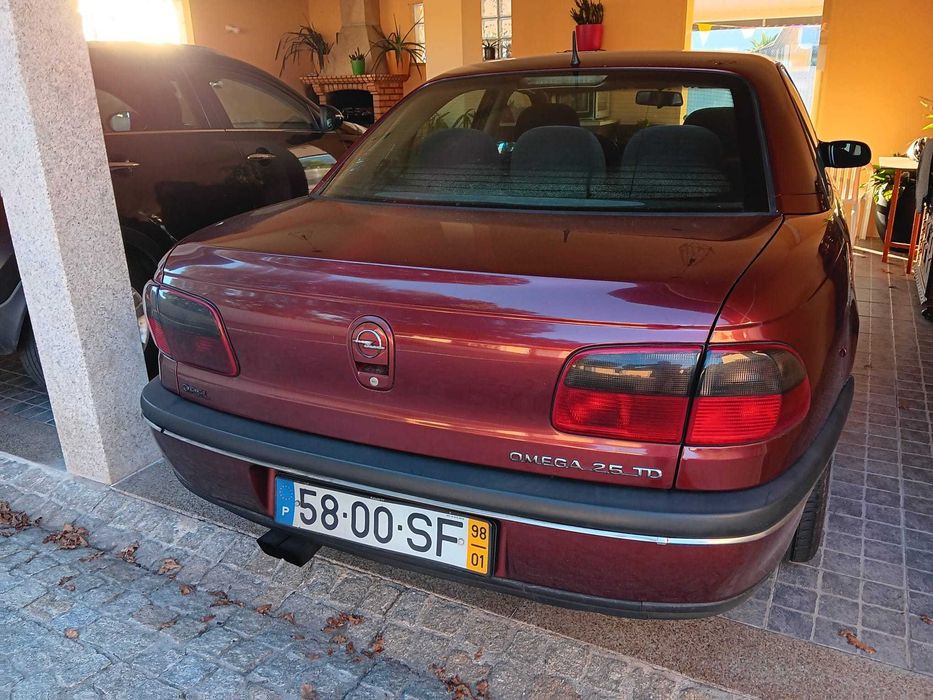 Opel Omega em ótimo estado