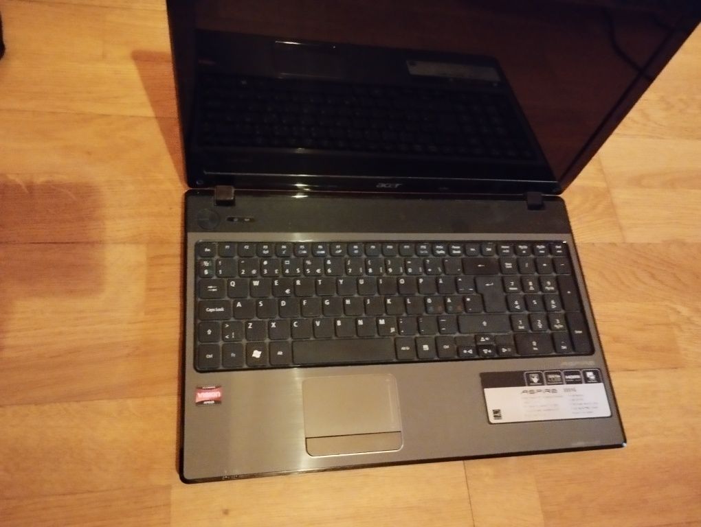 Laptop Acer 5551G 15.4" Phenom II X3 4GB