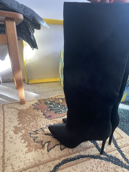 Стильні замшеві чобітки Mango