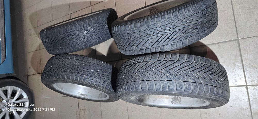 Koła i opony  zimowe Ford R16 205/55 Pirelli