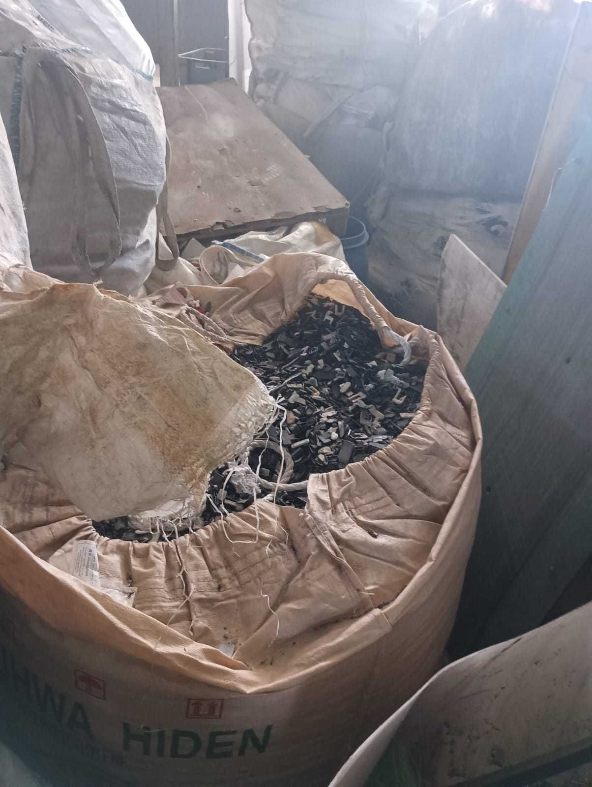 plásticos triturado para reciclagem