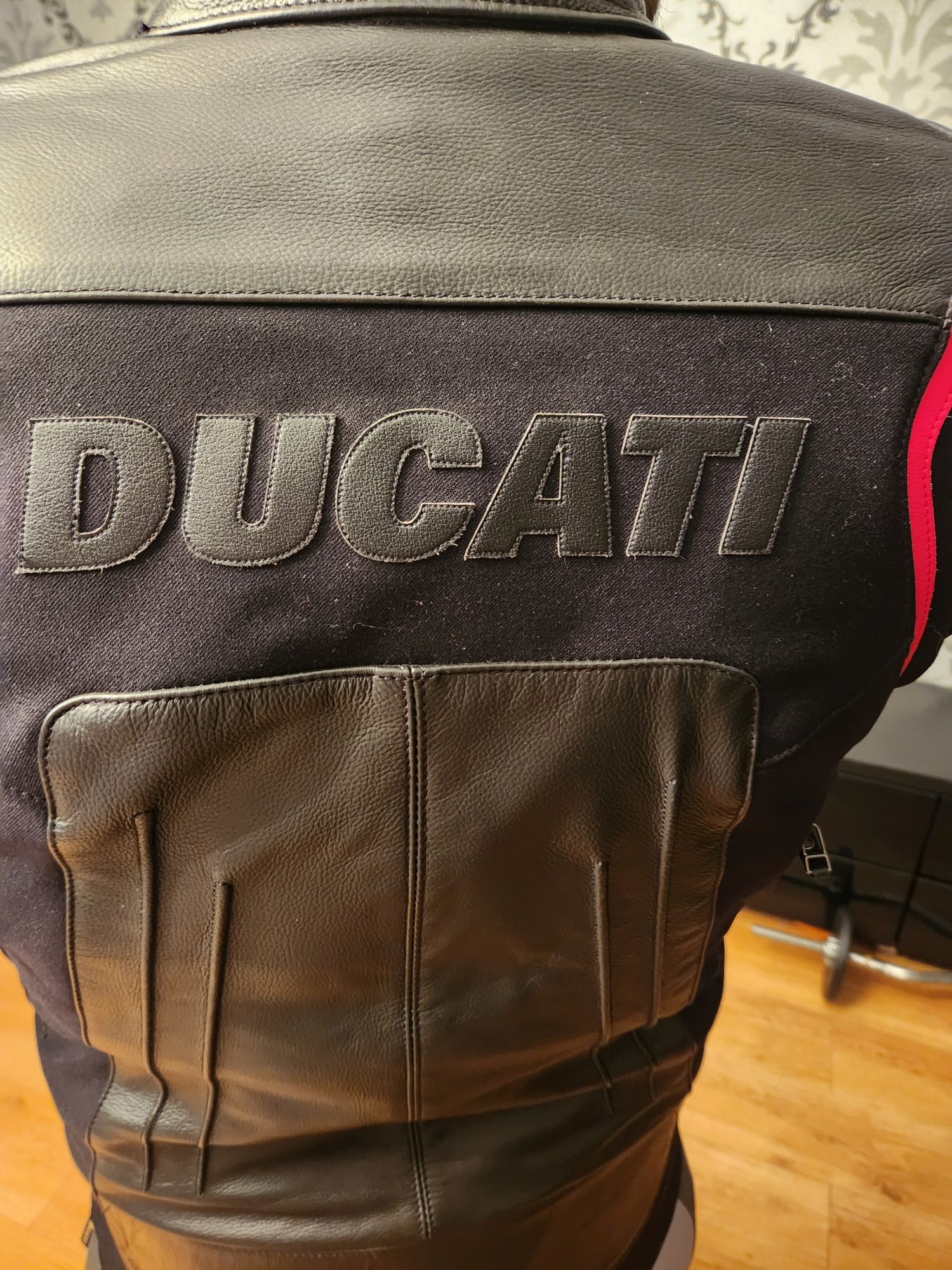 Продам комбез раздельный Dainese Ducati
