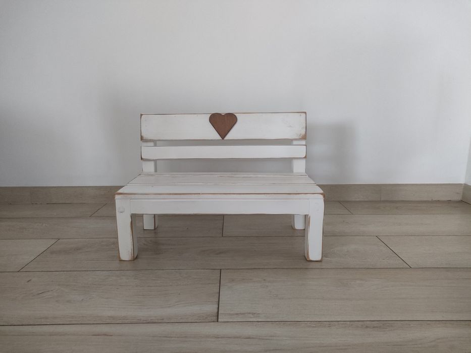 Drewniana ławeczka do sesji