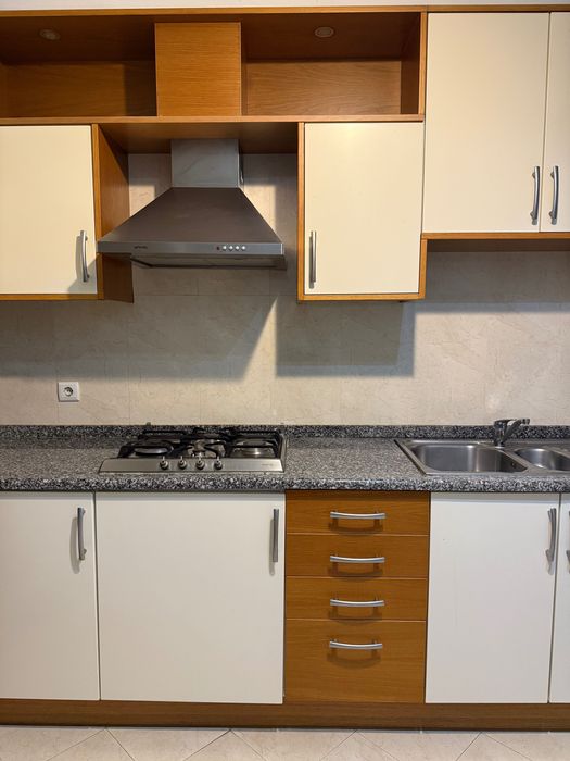 Cozinha Usada Mobilada Completa, com Eletrodomésticos a Bom Preço!