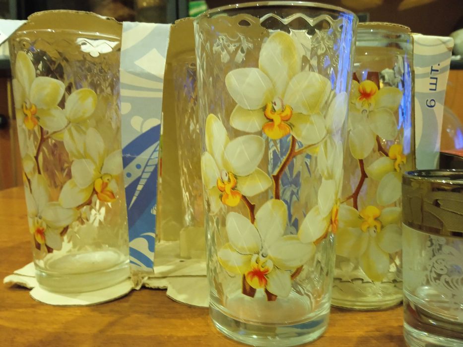 стаканы новые- Супница Блюдо Тарелки топорик для мяса