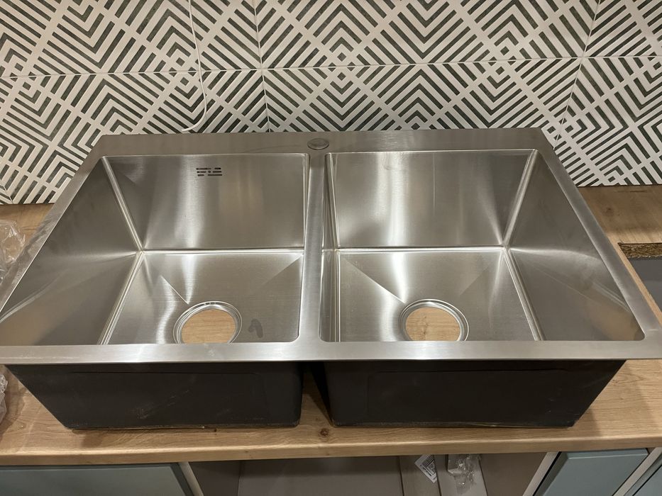 Продам кухонну мийку нову нерж сталь
