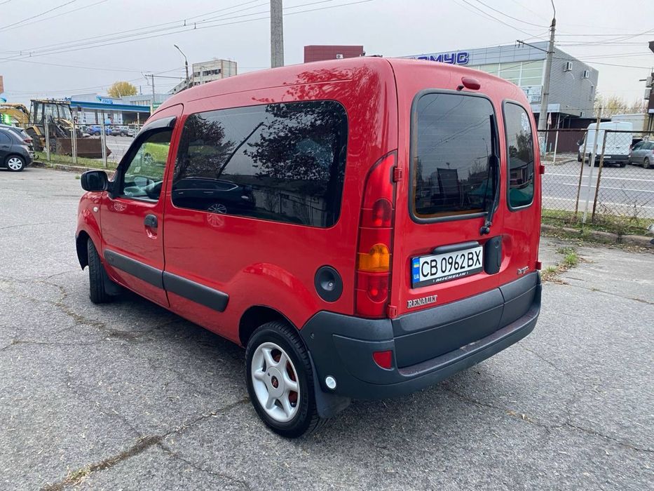 Renault Kangoo ne farbovana