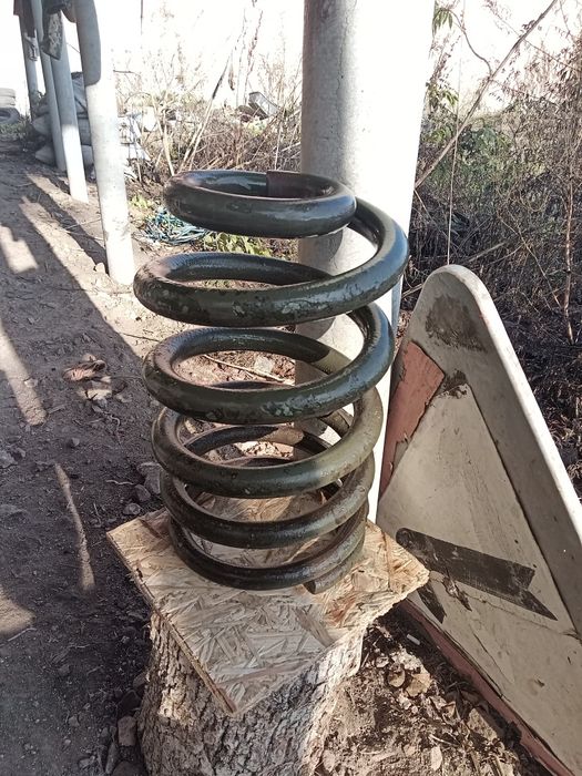 Пружина передня Mersedes Unimog