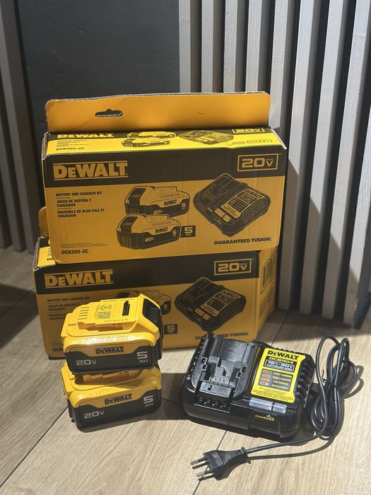 Набір акумулятори/зарядне Dewalt DCB205-2C