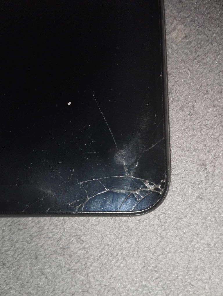 Telefon Huawei y6 uszkodzony oraz Motorola e6s