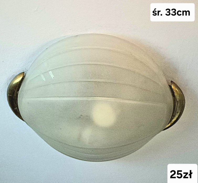 plafon z białym mlecznym kloszem średnica 33cm