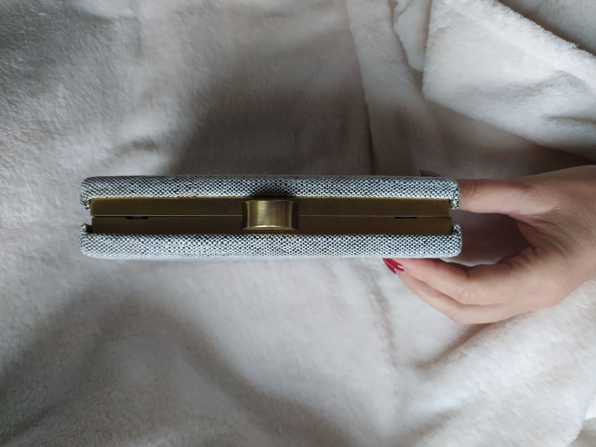 Clutch cinza e dourada