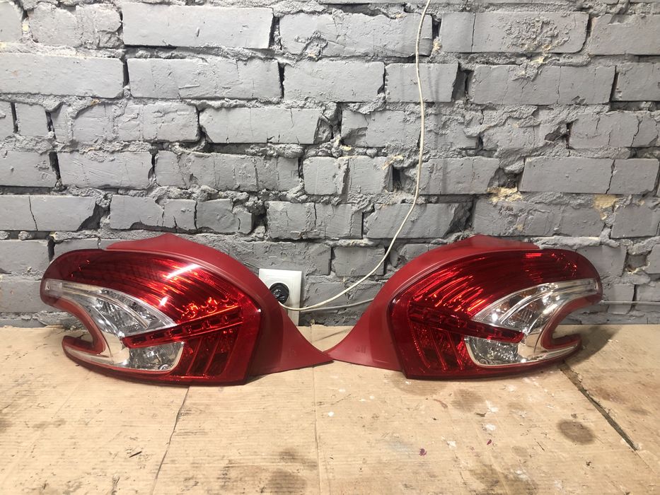 Стоп фонарь правий лівий Peugeot 208 Пежо 208