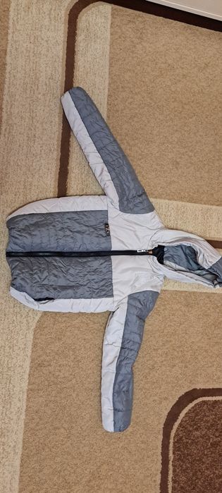Продам курточку 134