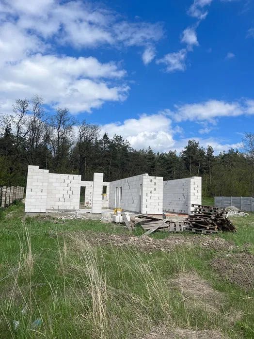 Продаж новобудови з землею біля лісу