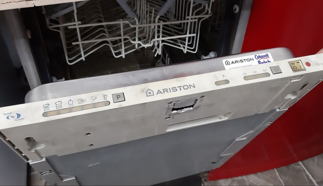 Продам посудомийку Ariston на запчастини