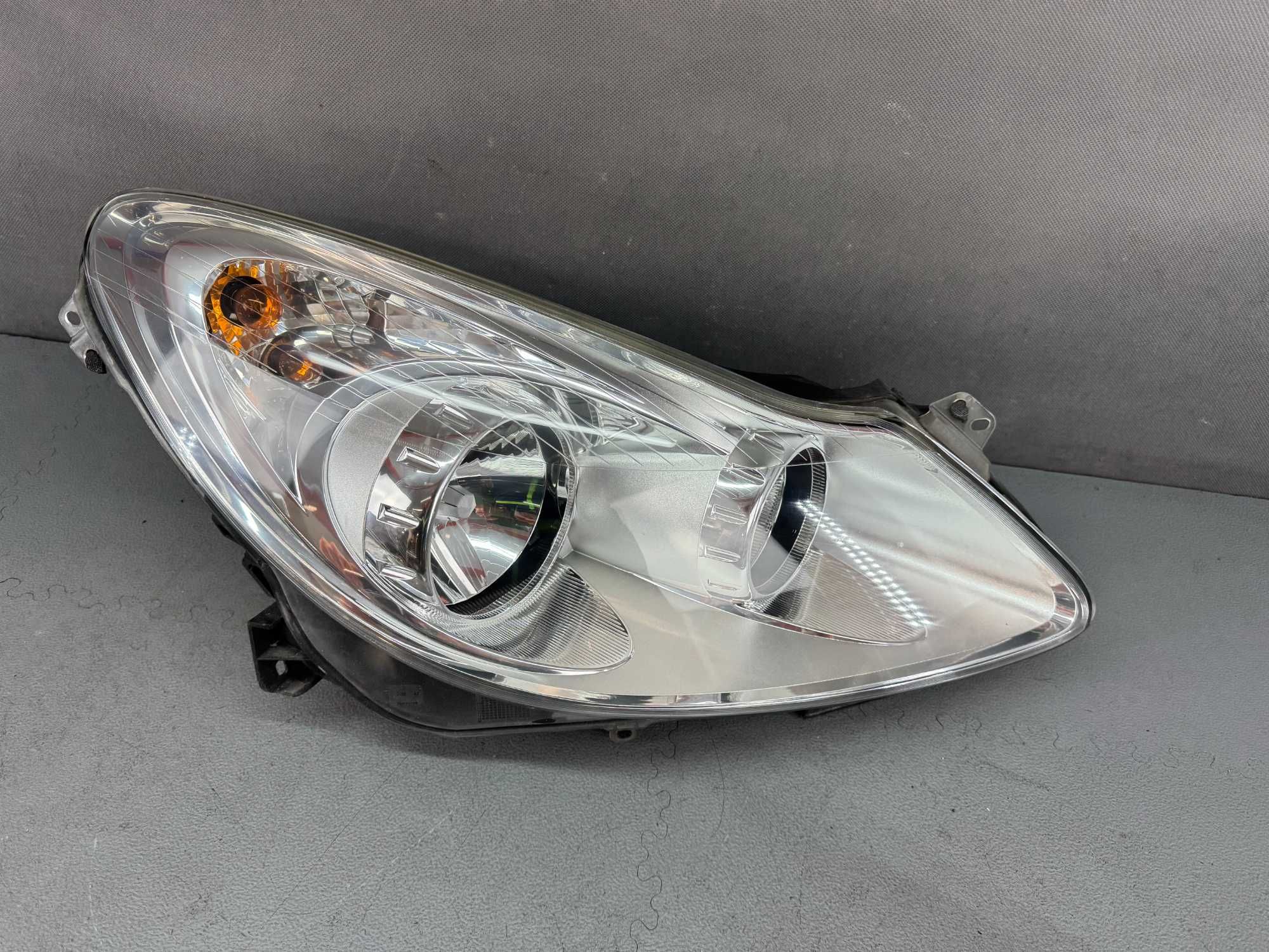 Opel Corsa D Lampa Przód Przednia Zwykła Prawa Kompletna Europa IGŁA