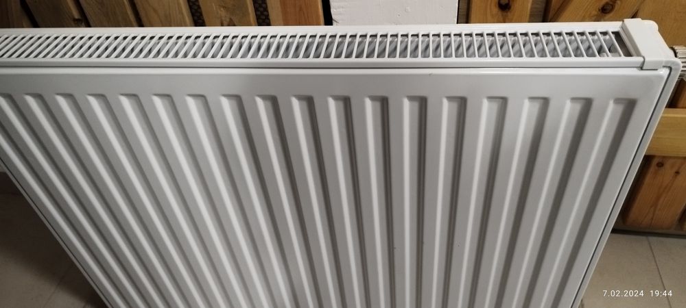 Grzejniki - nowe z regulatorem temperatury i uchwytami