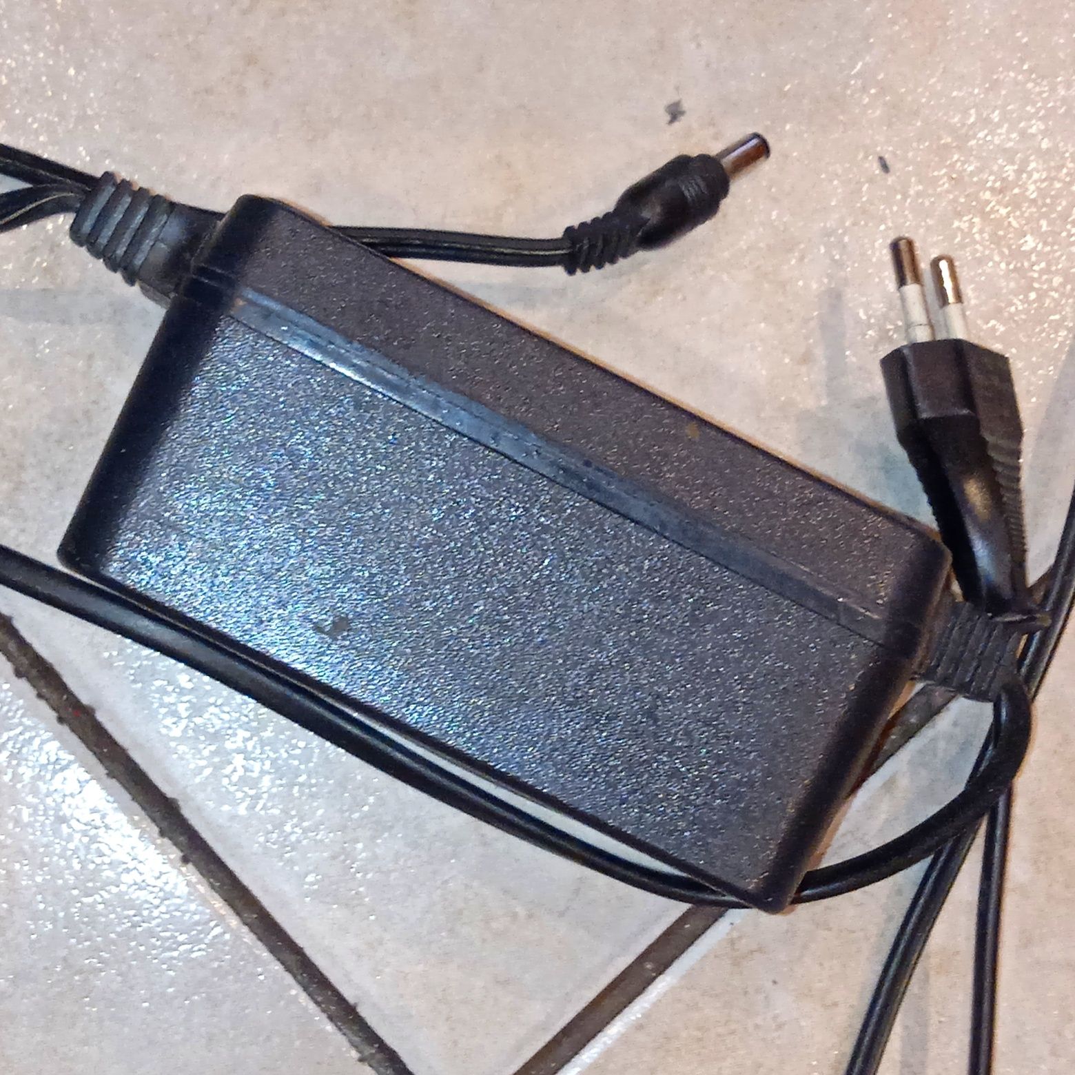 Zasilacz Samsung KNE 1418. 14V , 1800mA. Oryginał.